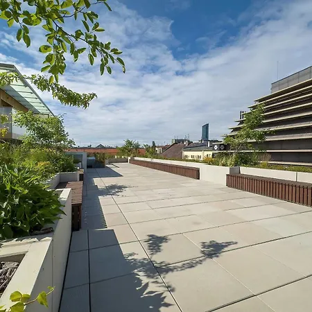 Stylish Air-conditioned With Balcony In By Renters Apartment *