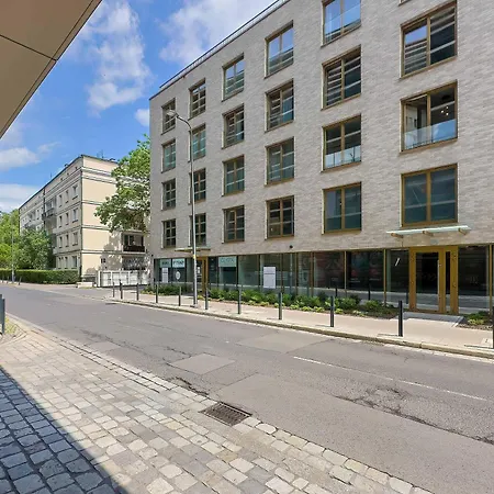 Apartment Stylish Air-conditioned With Balcony In By Renters *