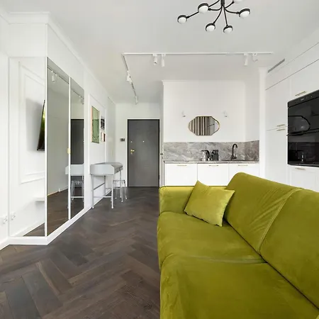 Stylish Air-conditioned With Balcony In By Renters *