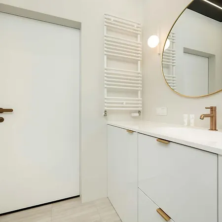Stylish Air-conditioned With Balcony In By Renters Apartmán *
