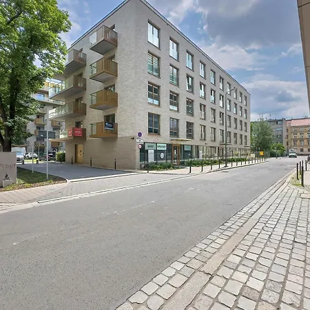 Stylish Air-conditioned With Balcony In By Renters Apartmán *