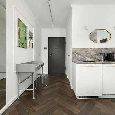 Apartmán Stylish Air-conditioned With Balcony In By Renters