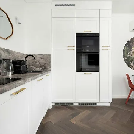 Apartmán Stylish Air-conditioned With Balcony In By Renters