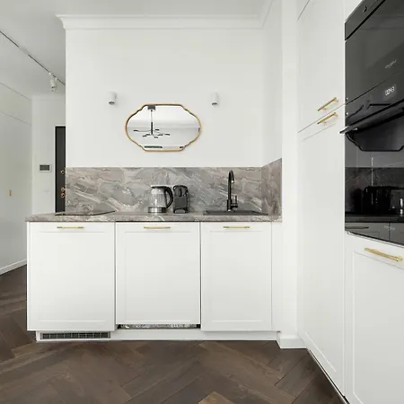 Stylish Air-conditioned With Balcony In By Renters *